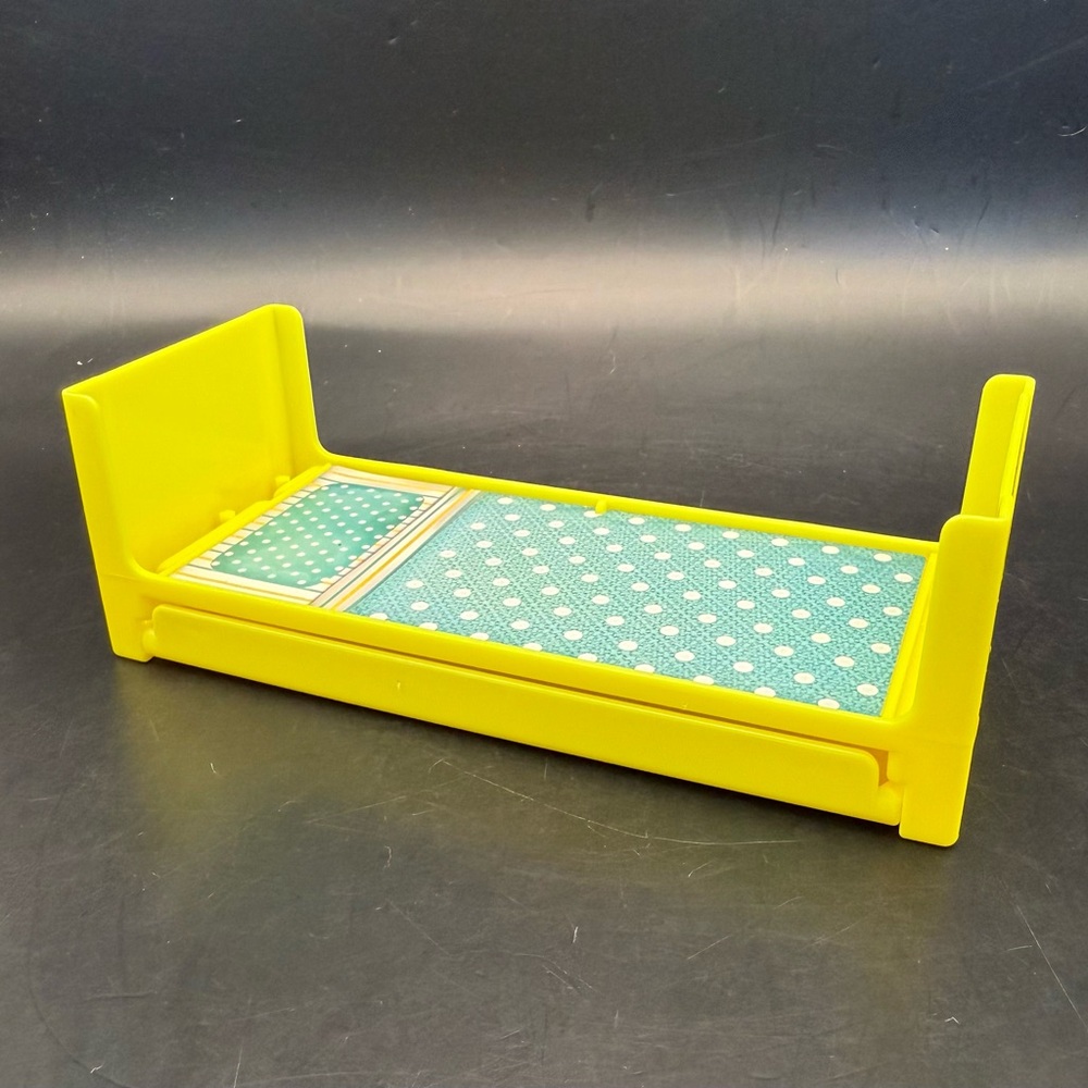 2018 Barbie Dream House Two In One Yellow Kids Bed/Storage Bench Coffee Table